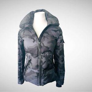 SAM. New York FREESTYLE CAMOFLAUGE DOWN JACKET SIZE XS